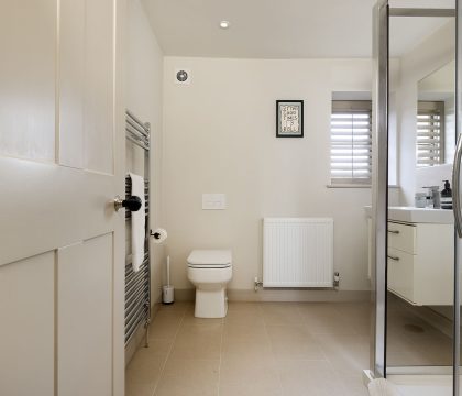 The Fleece House Shower Room - StayCotswold