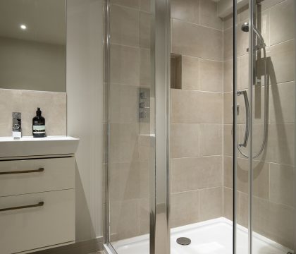 The Fleece House Shower Room - StayCotswold