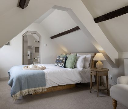 The Fleece House Master Bedroom - StayCotswold