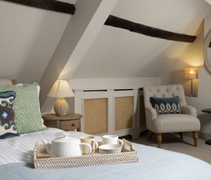 The Fleece House Master Bedroom - StayCotswold