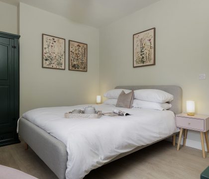 The Old Village Stores Bedroom 4 - StayCotswold