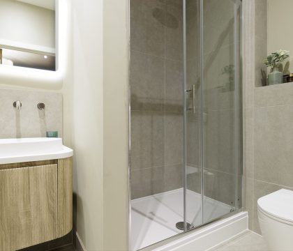 The Old Village Stores Master Bedroom Ensuite - StayCotswold