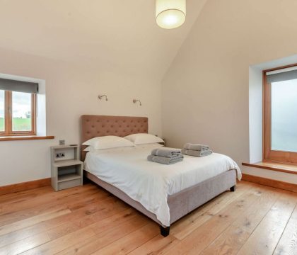 The Cottage Bedroom 1 - StayCotswold