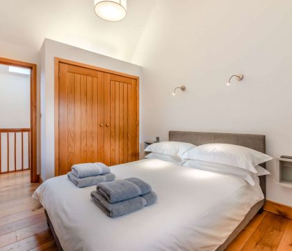 The Cottage Bedroom 1 - StayCotswold
