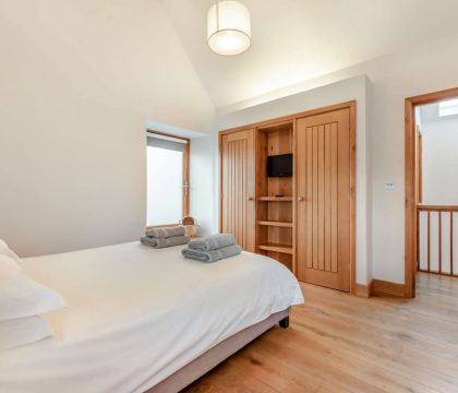 The Cottage Bedroom 2- StayCotswold