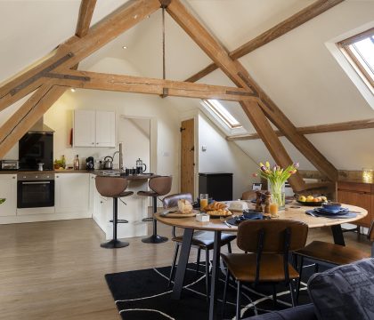 The Granary at Oriel Farm Dining Area - StayCotswold