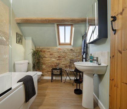 The Granary at Oriel Farm Family Bathroom - StayCotswold