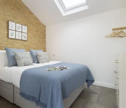 The Cattle Shed Bedroom 2 - StayCotswold