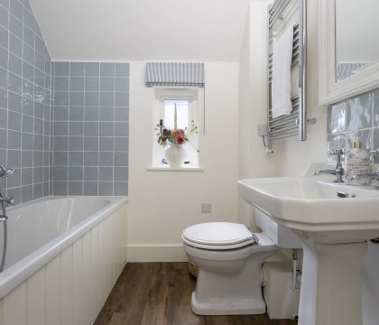 Primrose Cottage, Barnsley Family Bathroom - StayCotswold