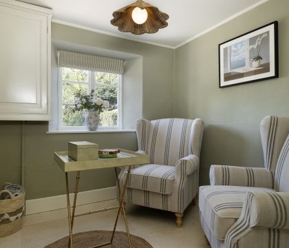 Primrose Cottage, Barnsley Snug - StayCotswold
