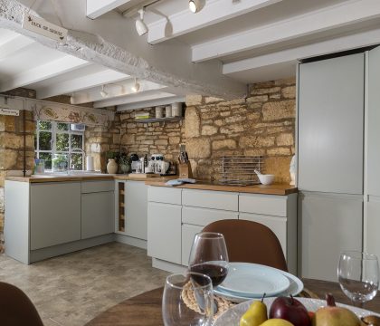 Knoll Cottage Kitchen - StayCotswold