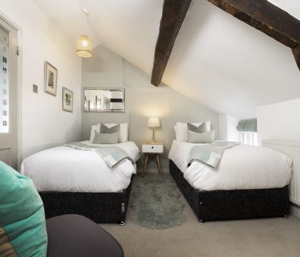 Knoll Cottage Bedroom 2 - StayCotswold