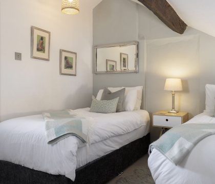 Knoll Cottage Bedroom 2 - StayCotswold