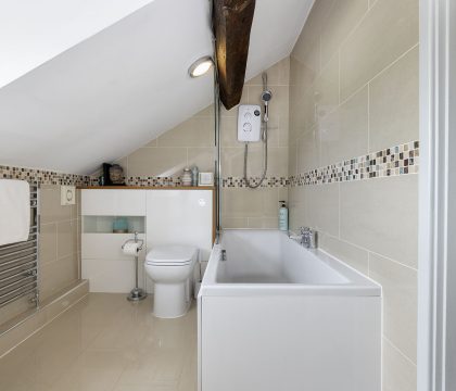 Knoll Cottage Bedroom 2 Ensuite - StayCotswold