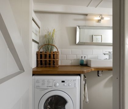 Knoll Cottage Utility - StayCotswold