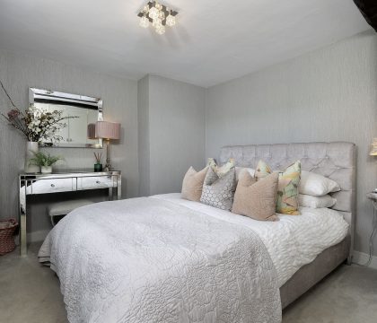 Knoll Cottage Primary Bedroom - StayCotswold