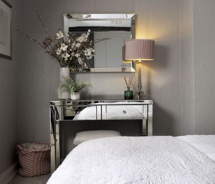 Knoll Cottage Primary Bedroom - StayCotswold