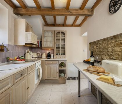 Orchard Cottage Kitchen - StayCotswold