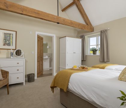 Middle Farm Bedroom 5 - StayCotswold
