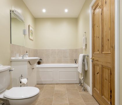Middle Farm Bedroom 5 Ensuite - StayCotswold