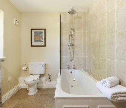 Middle Farm Bedroom 2 Ensuite - StayCotswold