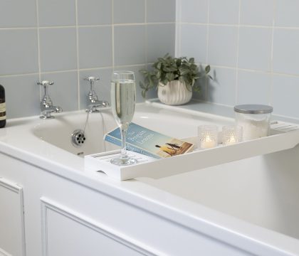 Middle Farm Family Bathroom - StayCotswold