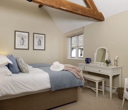 Middle Farm Bedroom 4 - StayCotswold