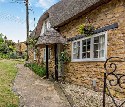 Tythebarn Cottage - StayCotswold
