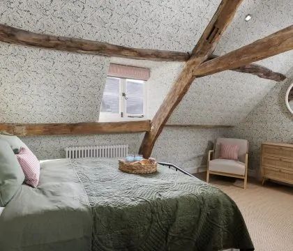 The Miller's Snug at Cowley House Master Bedroom - StayCotswold