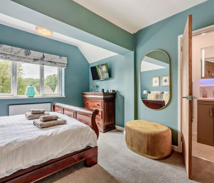 Little Lulham Master Bedroom - StayCotswold
