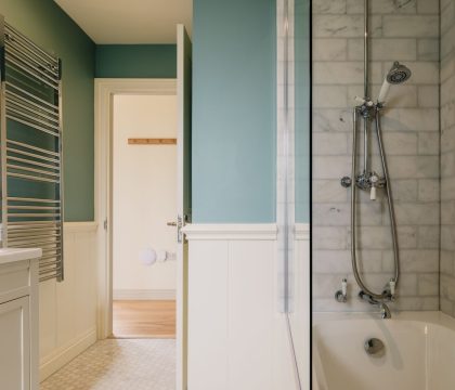 The Tractor Shed Family Bathroom - StayCotswold