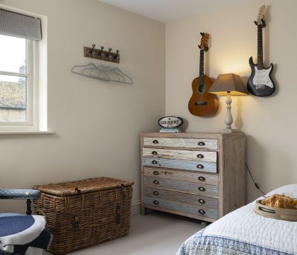 Harvey's Corner Cottage Bedroom 2 - StayCotswold