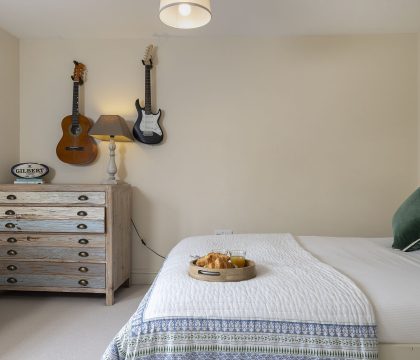Harvey's Corner Cottage Bedroom 2 - StayCotswold