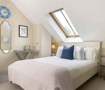Harvey's Corner Cottage Bedroom 3 - StayCotswold