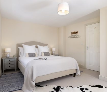 Harvey's Corner Cottage Master Bedroom - StayCotswold
