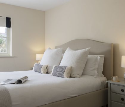 Harvey's Corner Cottage Master Bedroom - StayCotswold