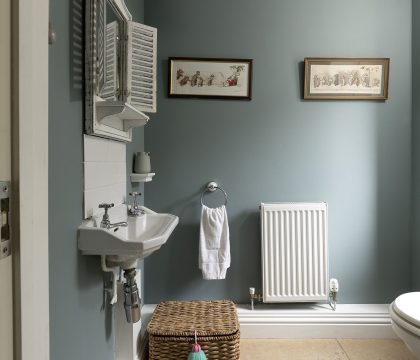 Harvey's Corner Cottage Cloakroom - StayCotswold