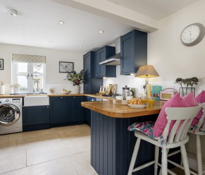 Harvey's Corner Cottage Kitchen - StayCotswold