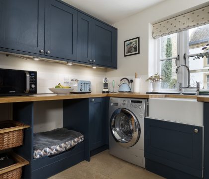 Harvey's Corner Cottage Kitchen - StayCotswold