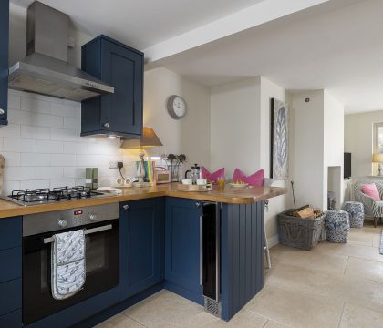Harvey's Corner Cottage Kitchen - StayCotswold