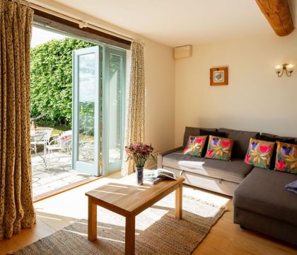 Will's Cottage Siting Room - StayCotswold