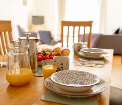 Will's Cottage Dining Area - StayCotswold