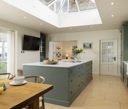 Keepers Lodge Kitchen - StayCotswold