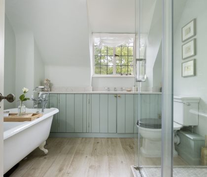 Keepers Lodge Family Bathroom - StayCotswold