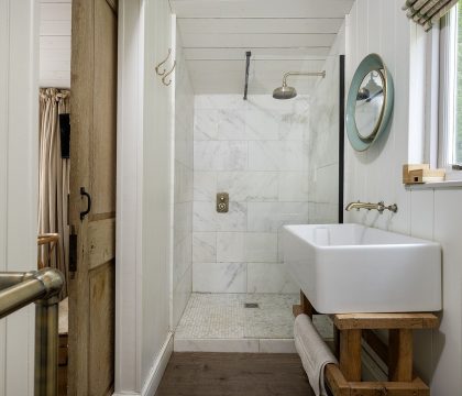 Keepers Lodge Stable Shower Room - StayCotswold