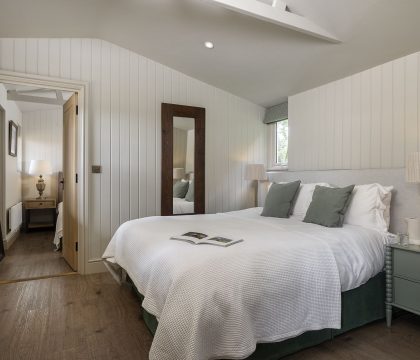 Keepers Lodge Stable Bedroom 2 - StayCotswold