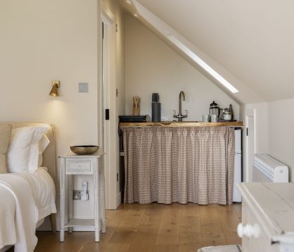 Keepers Annexe Kitchenette - StayCotswold