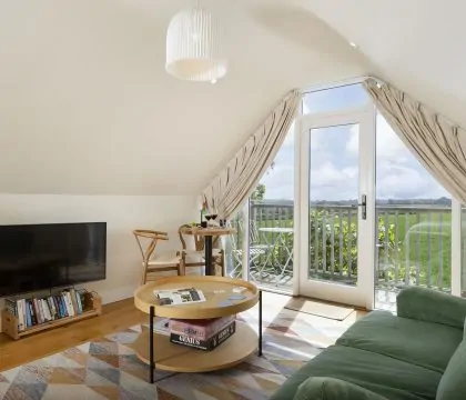 Keepers Annexe Sitting Area - StayCotswold