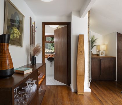 The Pool House Utility/Workspace/Cloakroom Area - StayCotswold