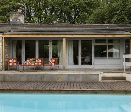The Pool House Outside - StayCotswold